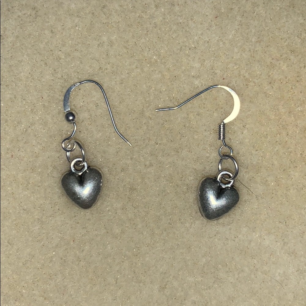 Short cute silver earrings - Picture 1 of 1